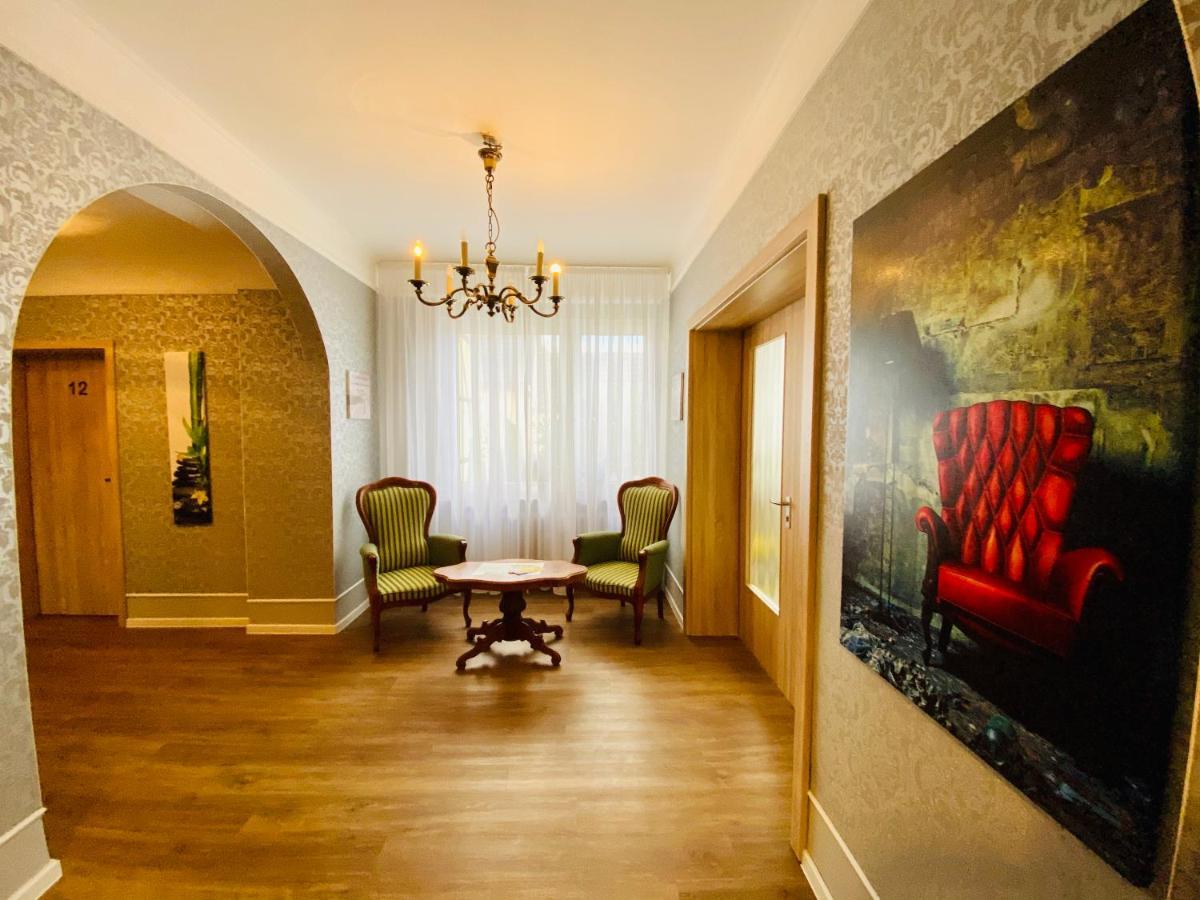 Gaestehaus Am Kurpark Hotel Garni Горн-Бад-Майнберґ Екстер'єр фото